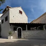 Nauta - Peljesac- Mit Whirpool By Interhome Holiday home Loviste