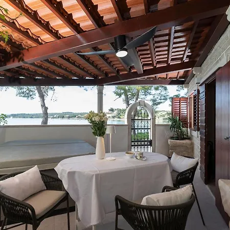 Holiday home Nauta - Peljesac- Mit Whirpool By Interhome Loviste