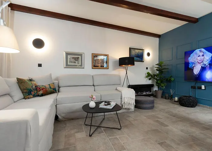 Nauta - Peljesac- Mit Whirpool By Interhome *